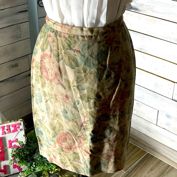 Ann Taylor Dresses & Skirts - Ann Taylor vintage skirt ❤️